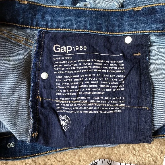 COPY - Gap women’s denim shorts - Picture 3 of 9